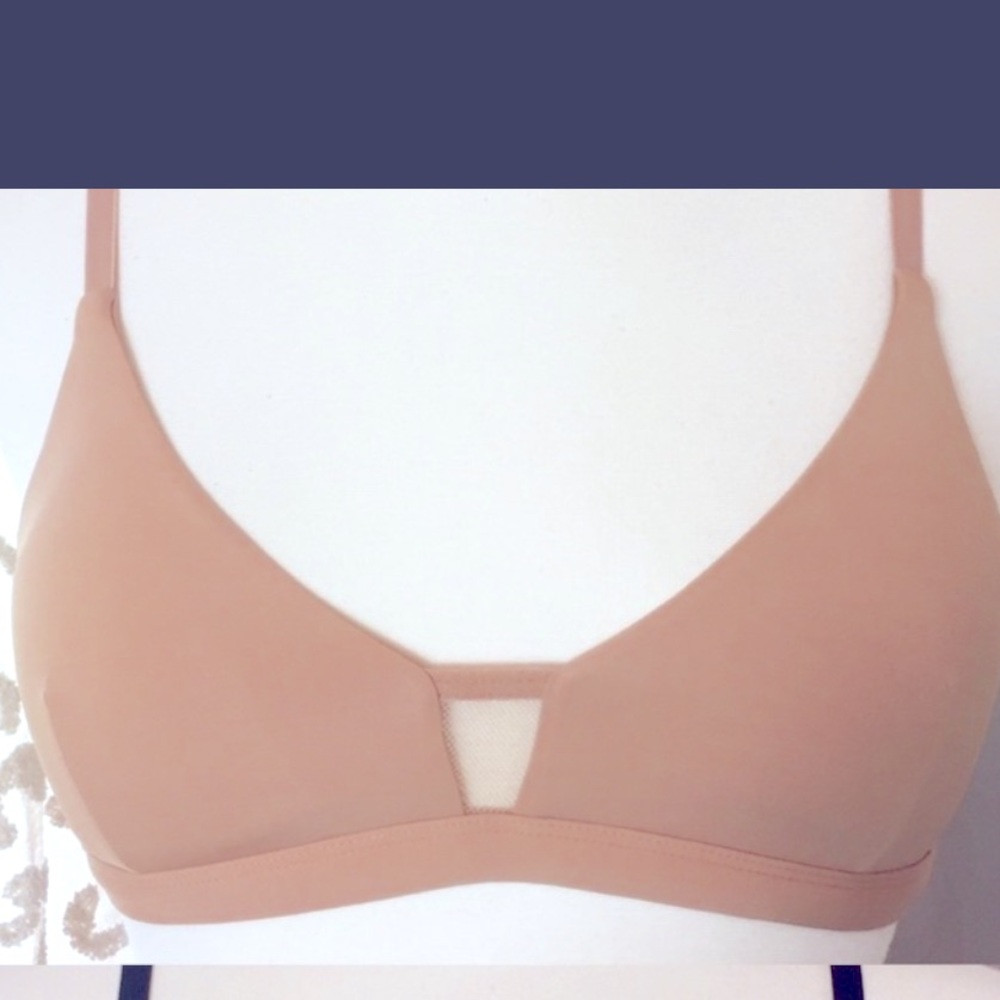 NEW WITH TAGS PEPPER Limitless Wirefree Scoop Bra in Almond medium
